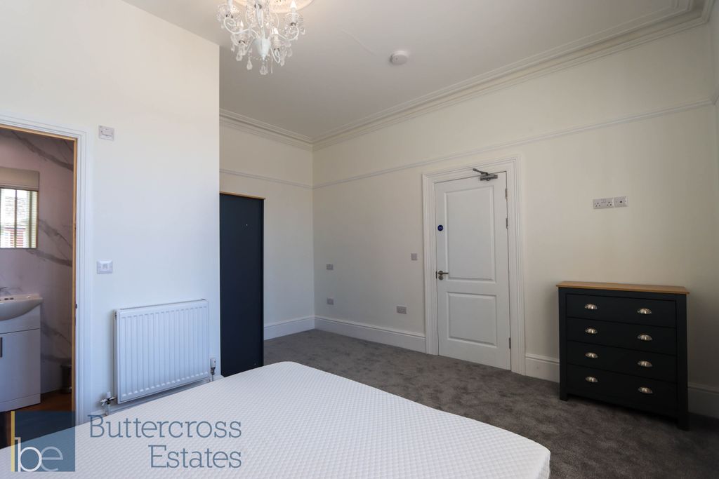 Property photo 3 of 14 Room 1