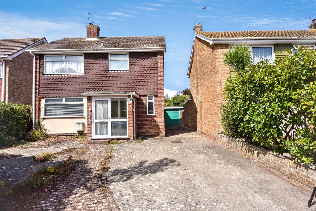 Property photo 1 of 18 243 Halstead Road, Frinton-On-Sea, Essex, Co13 0DX