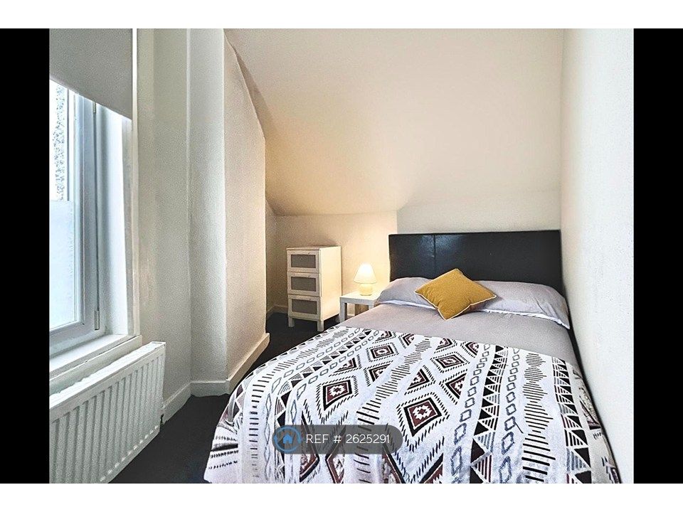 Property photo 3 of 7 Room 4 - Bedroom