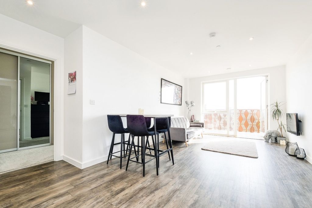 Property photo 1 of 18 Pbox-Img.Jpg