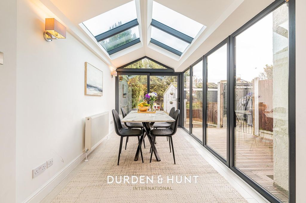 Property photo 3 of 21 Lorne-20.Jpg