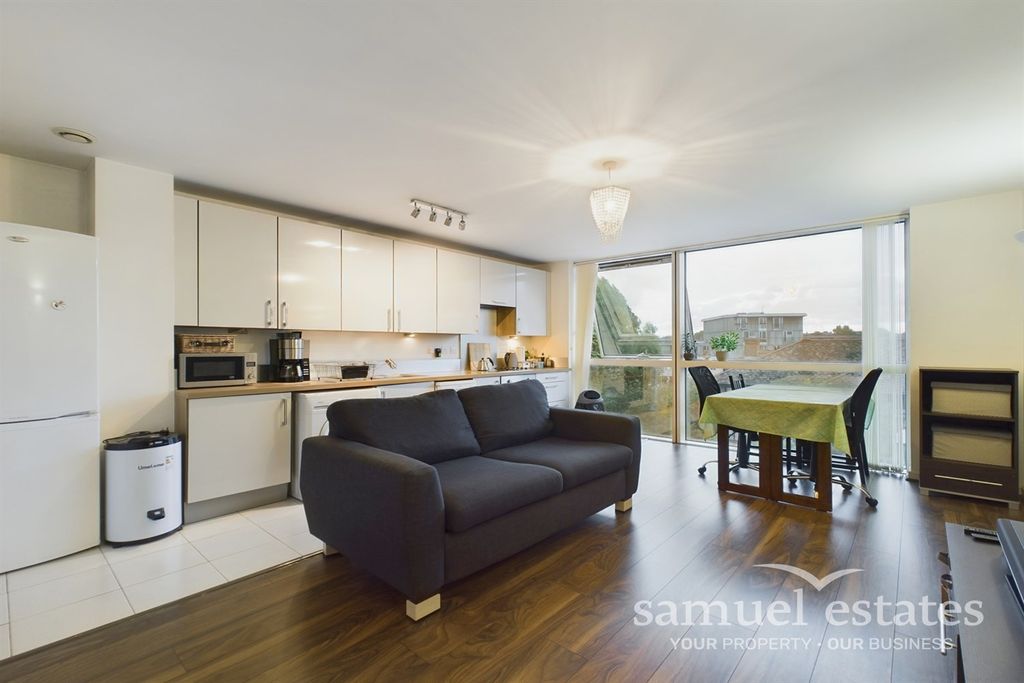 Property photo 1 of 6 (Main)