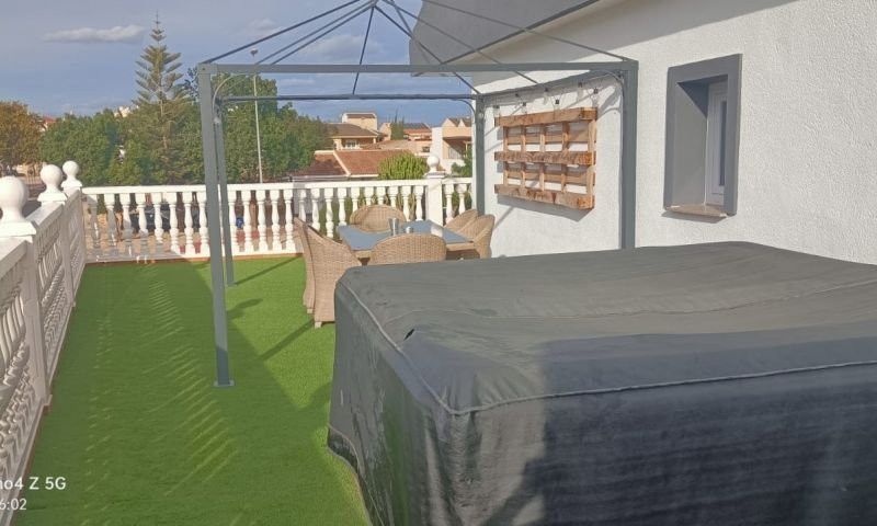 Property photo 2 of 40