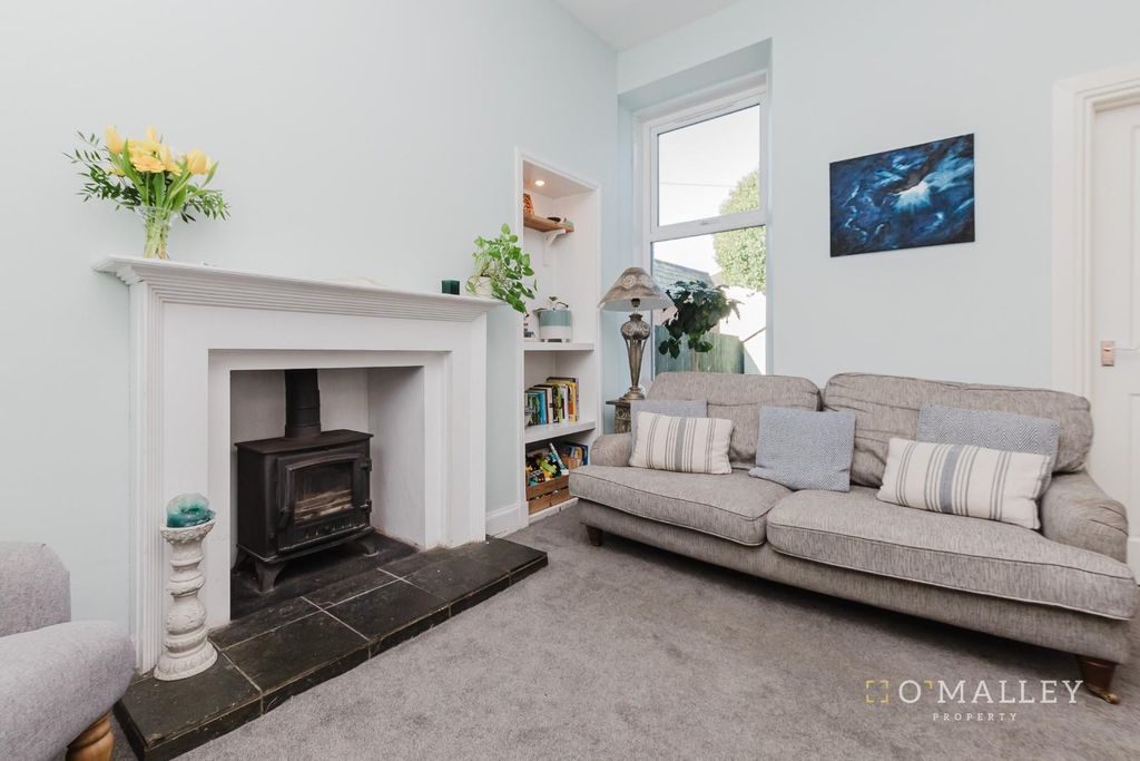 Property photo 2 of 19 Lounge