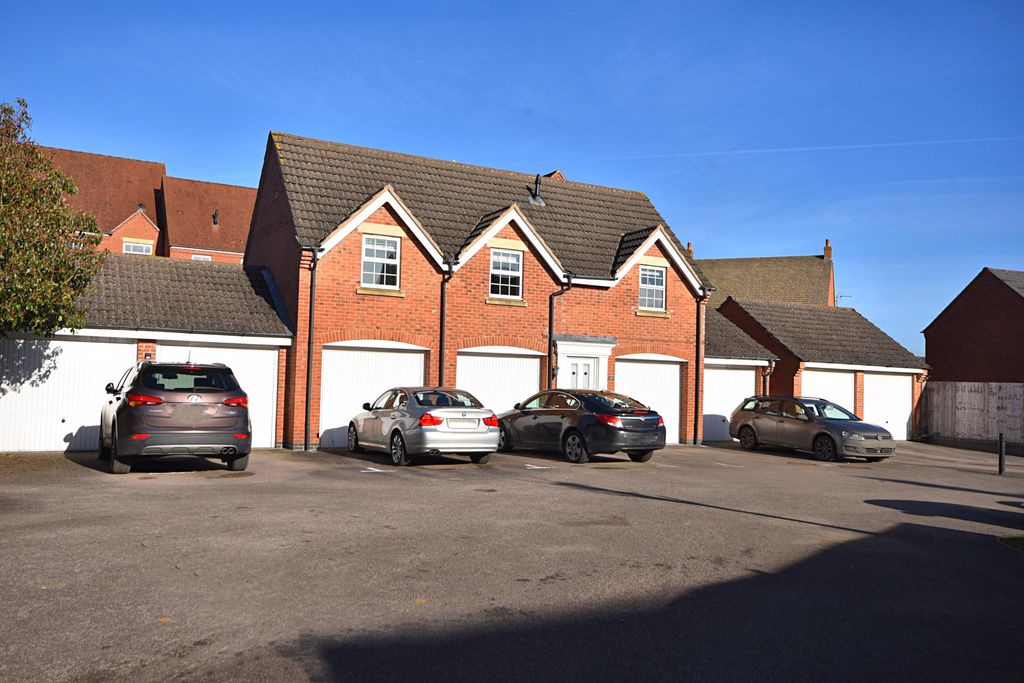 Property photo 3 of 10 Front