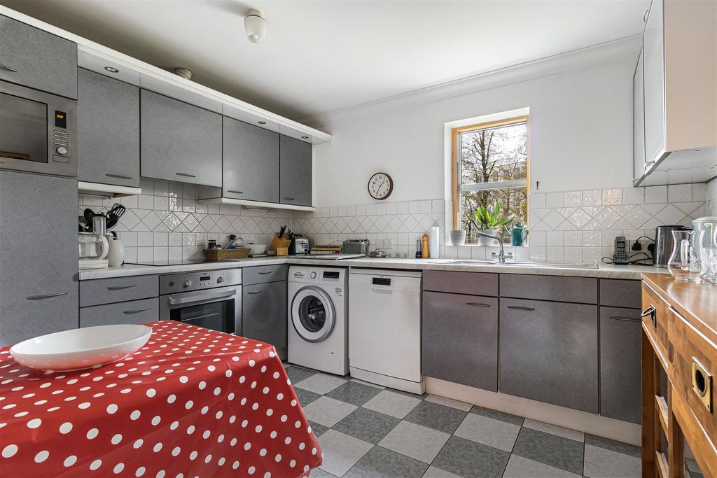 Property photo 3 of 13 12_66763.Jpg