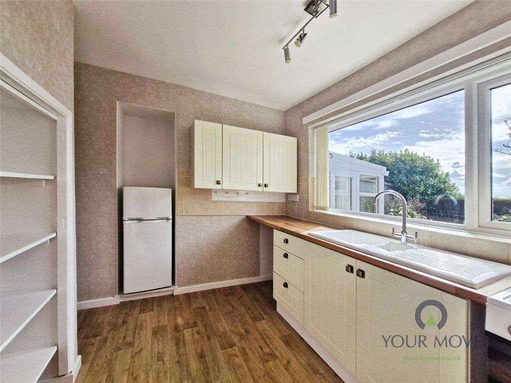 Property photo 3 of 20 Kitchen