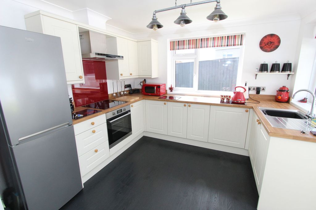 Property photo 3 of 14