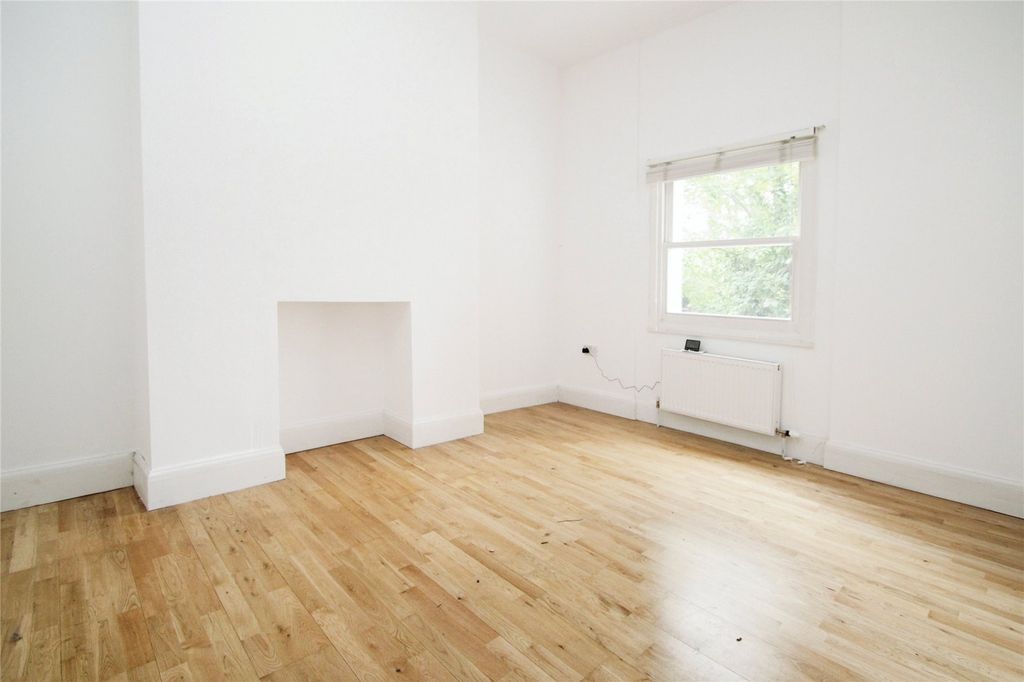 Property photo 3 of 8 Picture No. 10