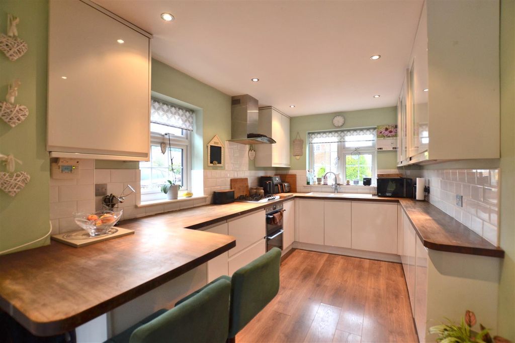 Property photo 3 of 16 Kitchen.Jpg