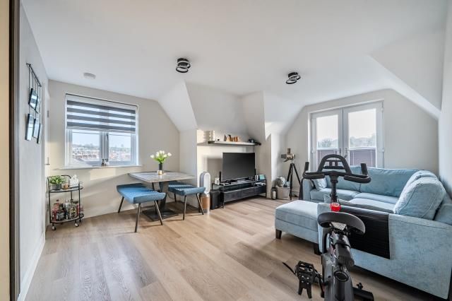 2 bed flat for saleMidsummer Place, Chesham HP5 photo 5
