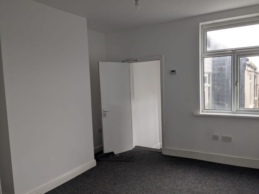 Property photo 3 of 10 Dining Room