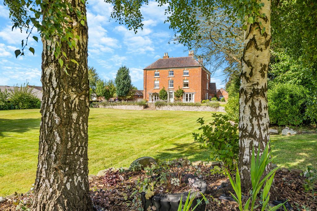 Property photo 2 of 48