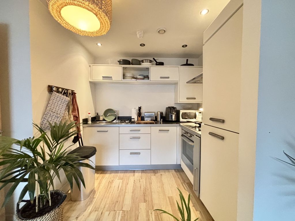 Property photo 2 of 10 Image00006