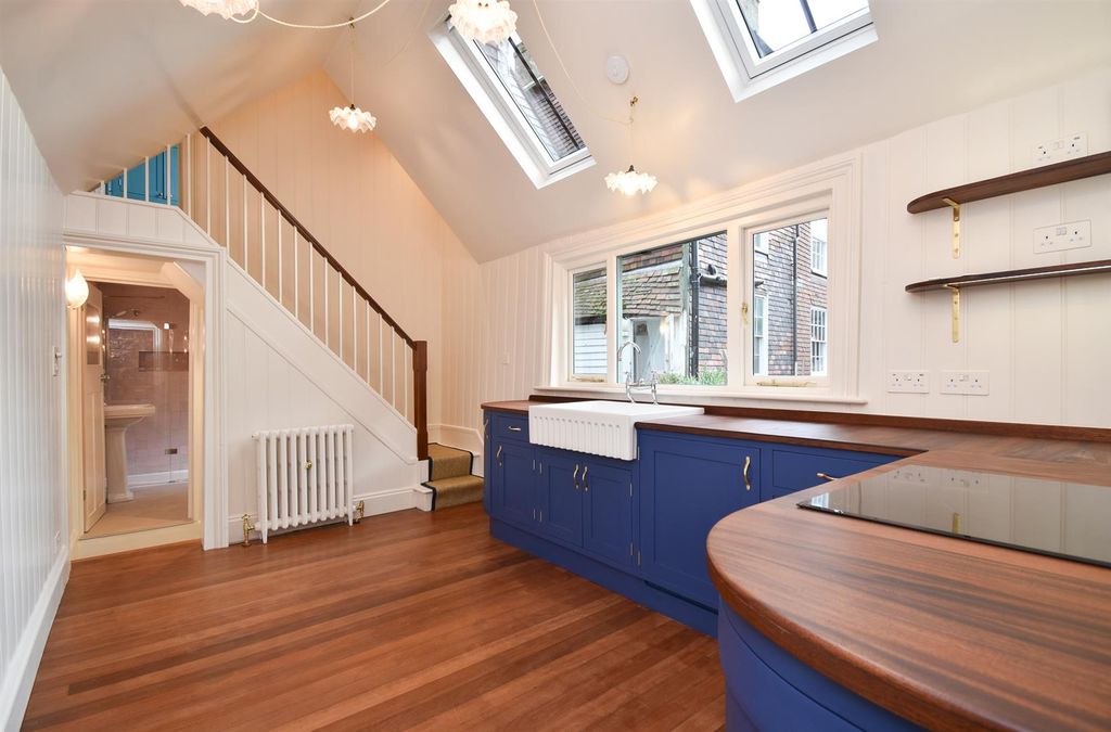Property photo 1 of 20 Kitchen