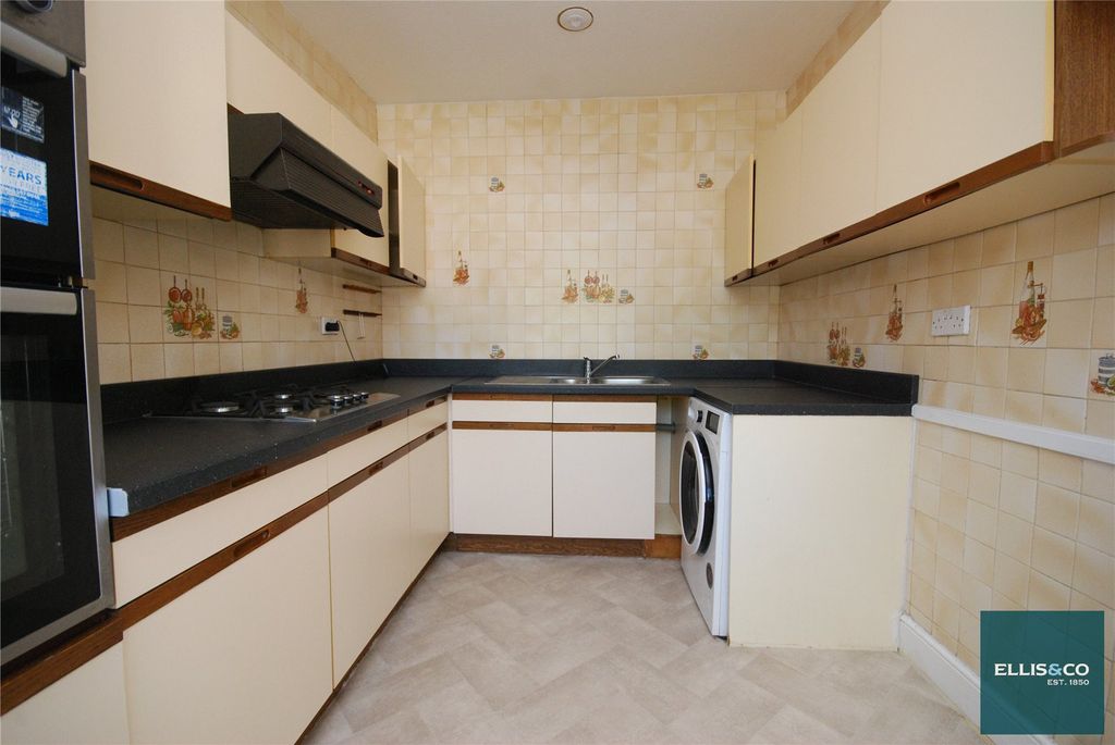 Property photo 2 of 9 Picture No. 26