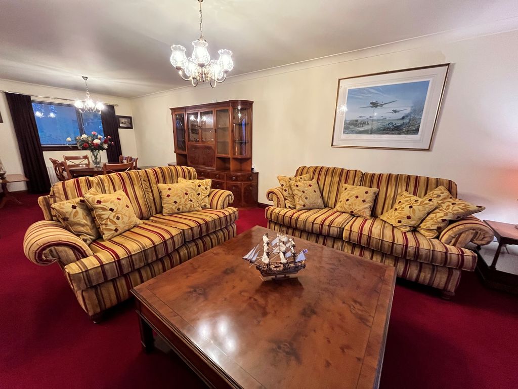 Property photo 3 of 27