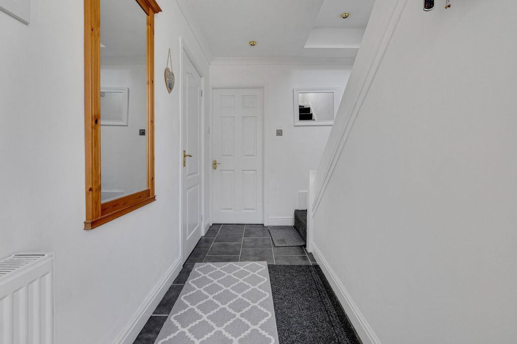 Property photo 3 of 39