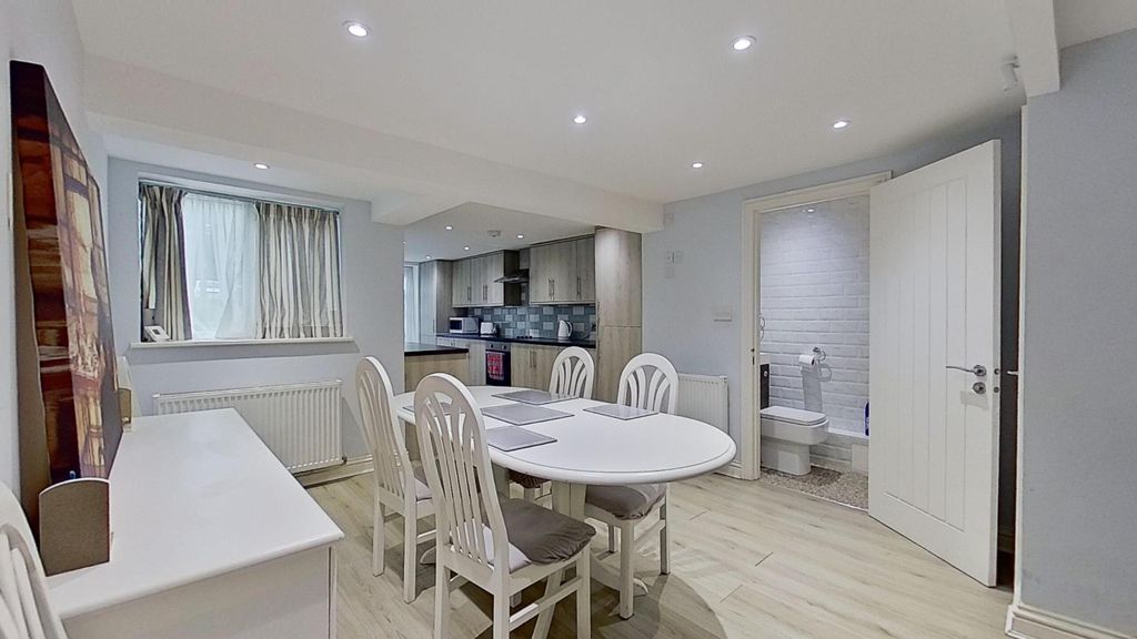 Property photo 3 of 29 17George-Street-11132024_160049