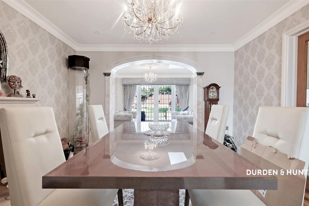 Property photo 3 of 29 Nelwyn Avenue