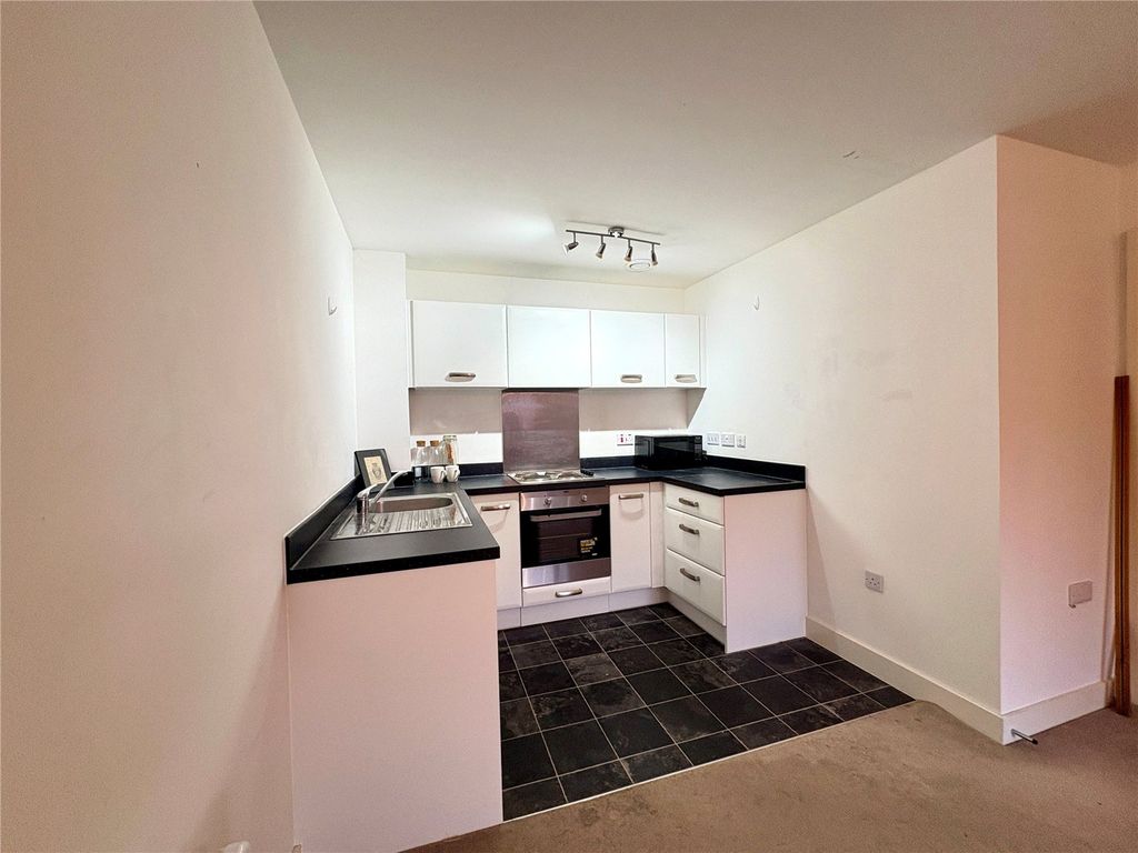 Property photo 3 of 8 Kitchen