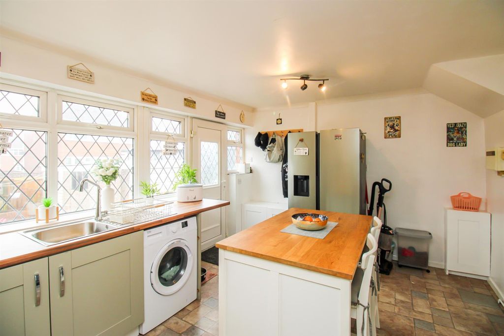 Property photo 3 of 12 Kitchen/Diner