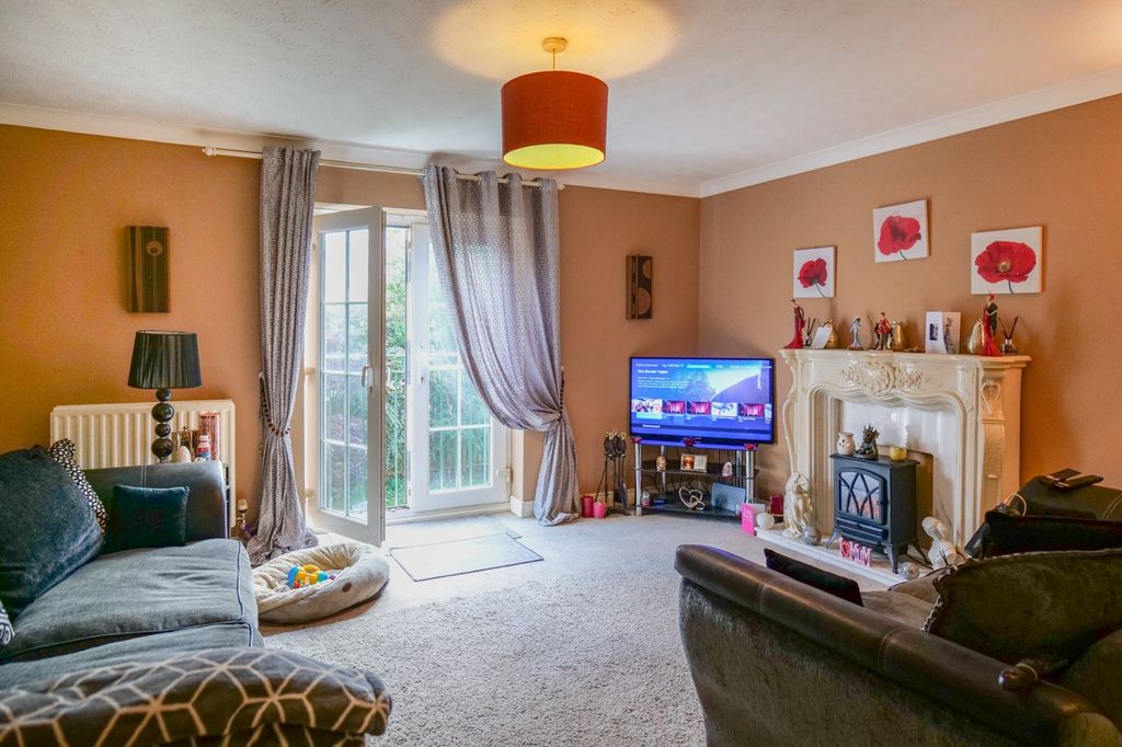 Property photo 2 of 18