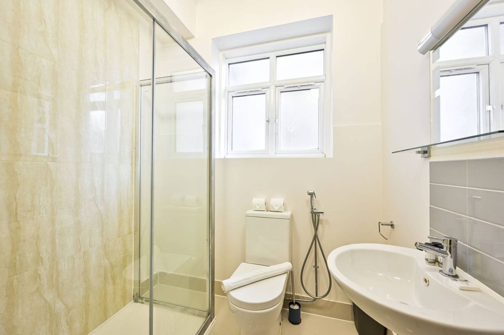 Property photo 3 of 33