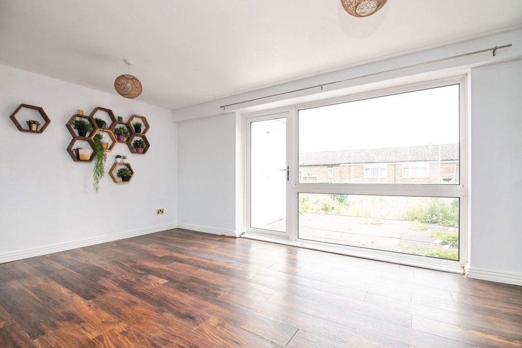 Property photo 3 of 17 Pbox-Img.Jpg