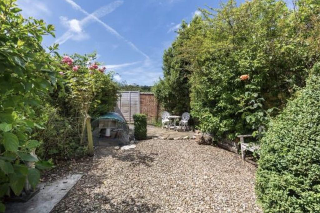 Property photo 2 of 10