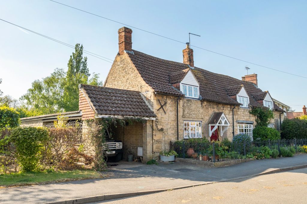 Property photo 1 of 27 6 Station Road