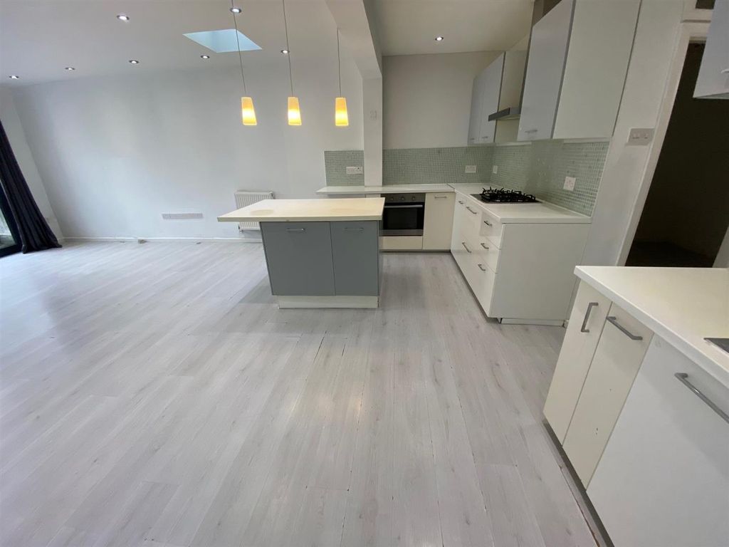 Additional image 10 of 5 bed semi-detached bungalow for salePurland Close, Dagenham RM8