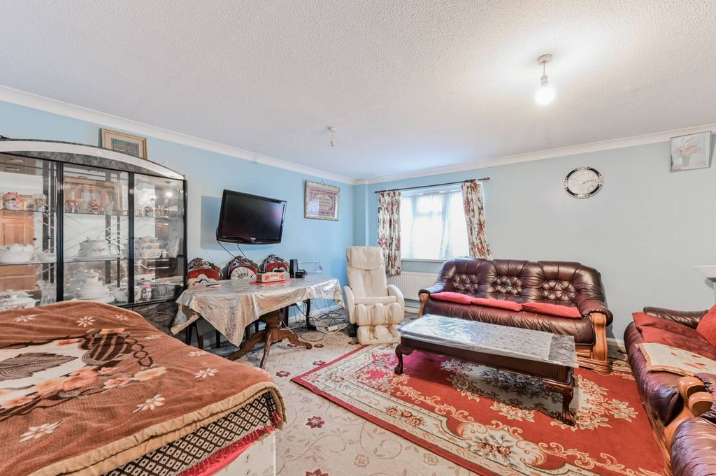 Property photo 3 of 18