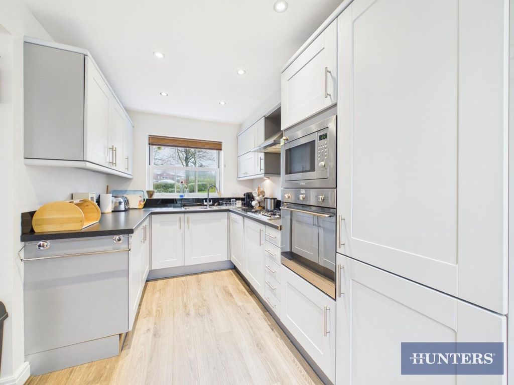 Property photo 3 of 21 Kitchen