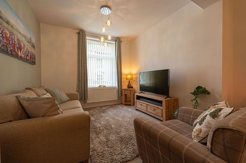 Property photo 2 of 27