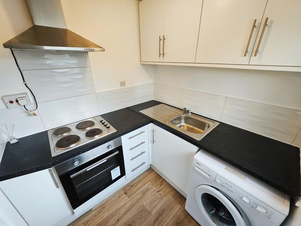 Property photo 2 of 11 Kitchen