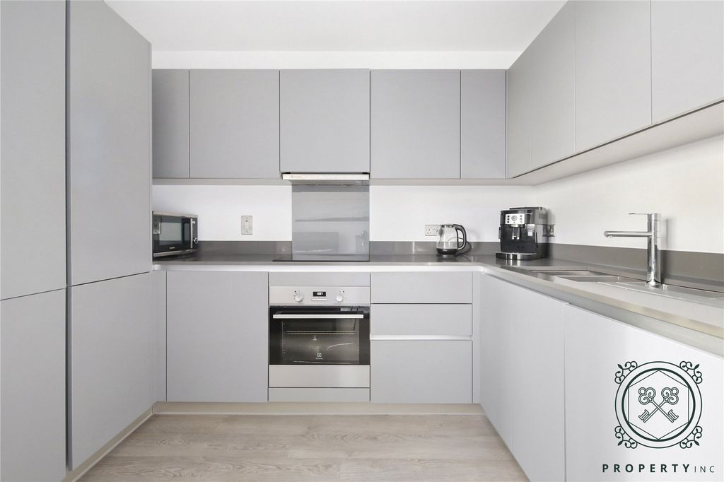 Property photo 3 of 16 Kitchen