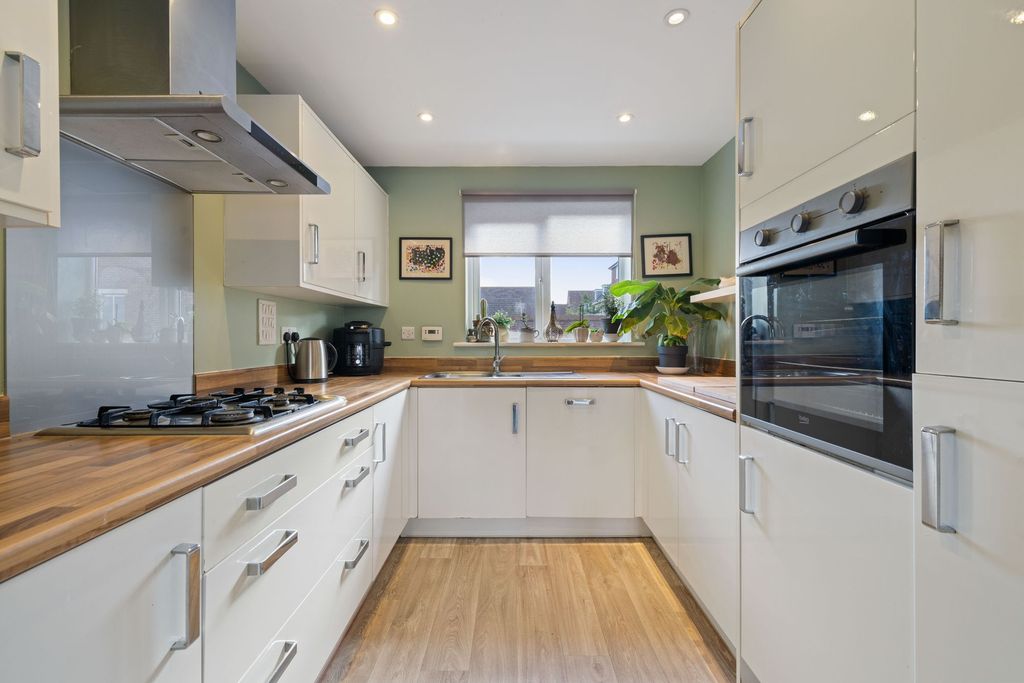 Property photo 3 of 15 Kitchen