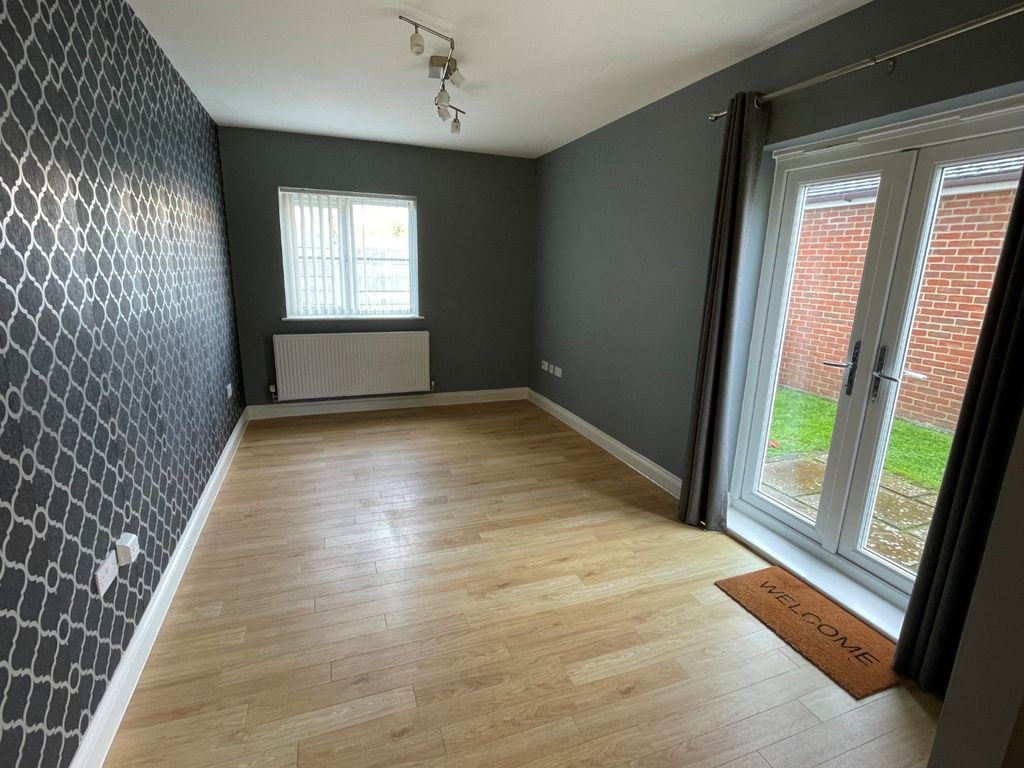 Property photo 2 of 8 1921003