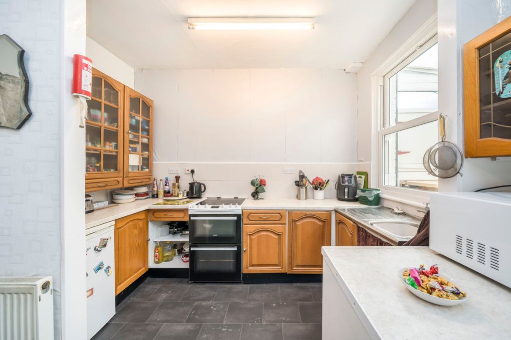 Property photo 3 of 8 Picture No. 11