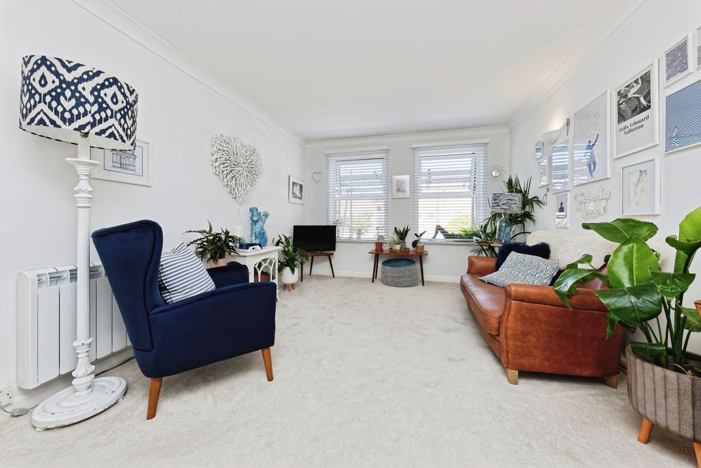 Property photo 1 of 14 Living Room