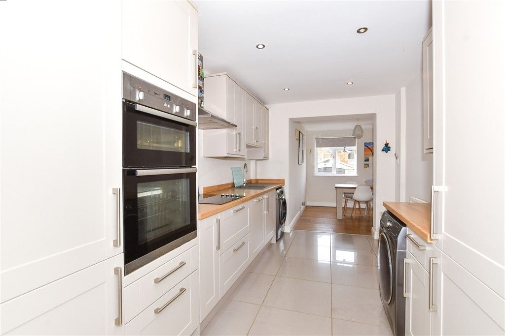 Property photo 3 of 9 Kitchen