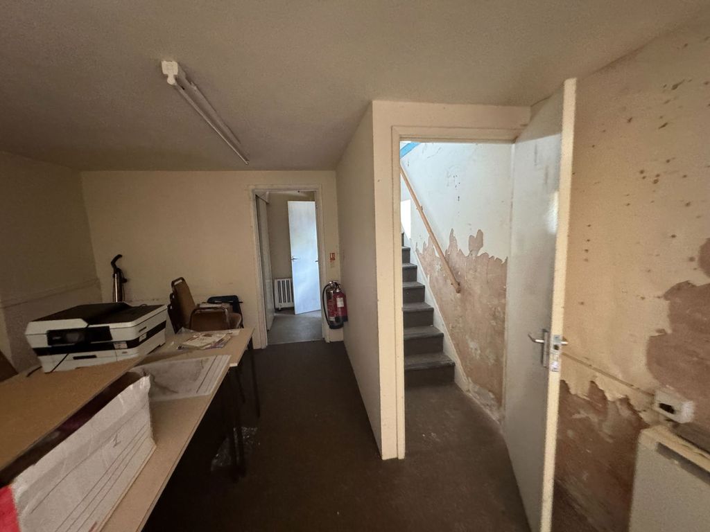 Property photo 3 of 6