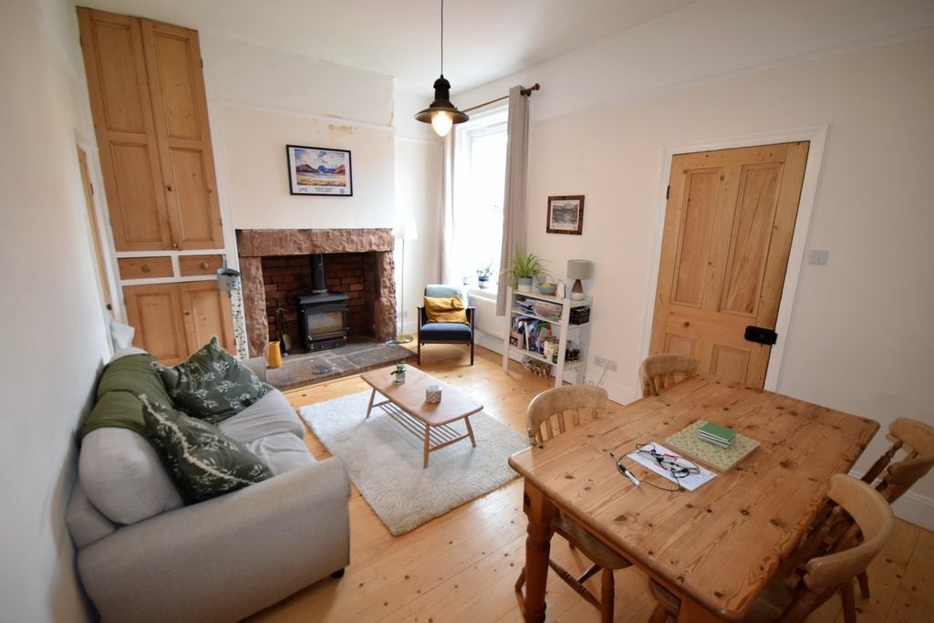 Property photo 3 of 17 Living Room