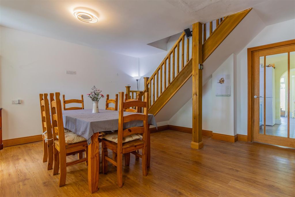 Property photo 3 of 31