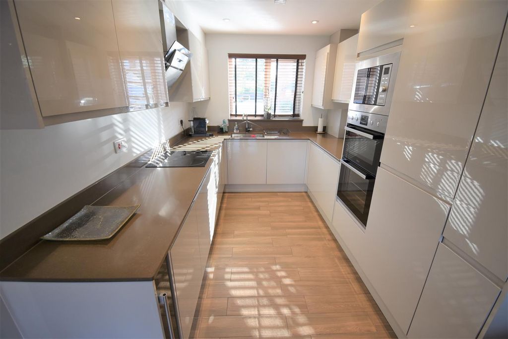 Property photo 2 of 14 Kitchen Area