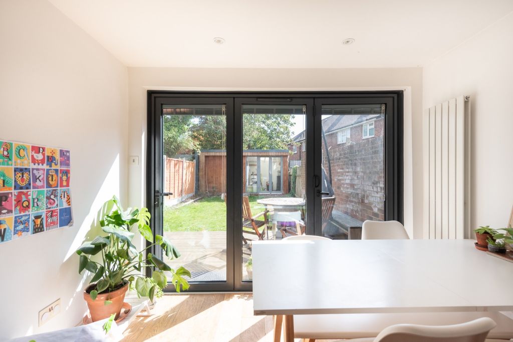 Property photo 3 of 25 4546812