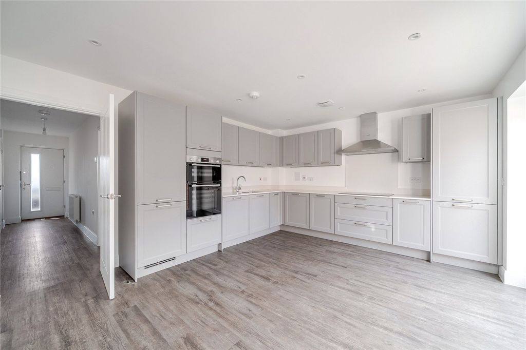 Property photo 2 of 14 Picture No. 10