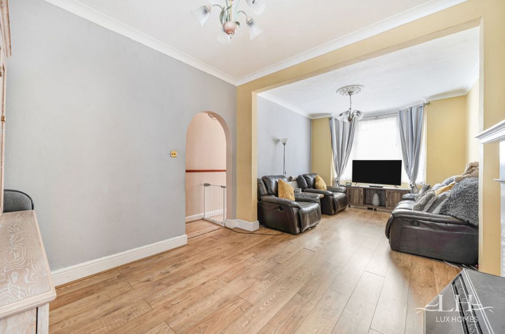 Property photo 2 of 21