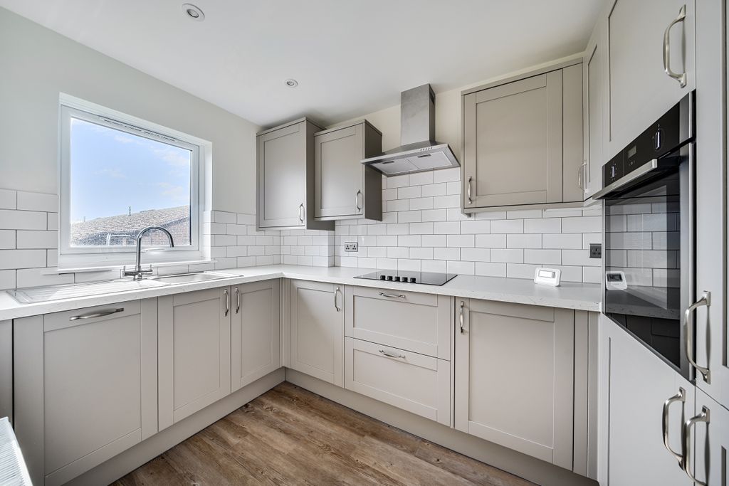 Property photo 2 of 7 Brochure